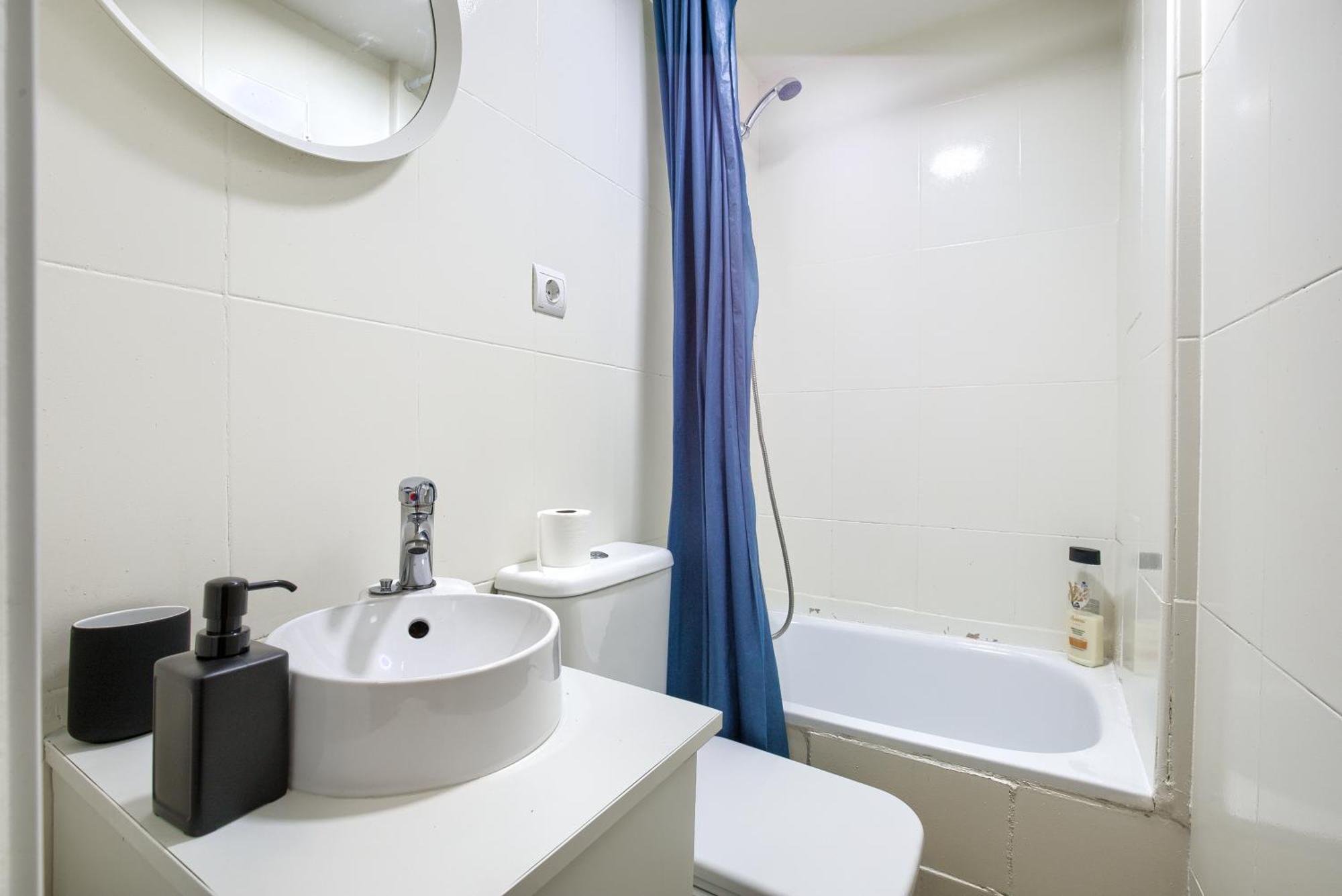 Intimo Estudio En Madrid, Centro, 2Pax, Wifi & Tv Экстерьер фото